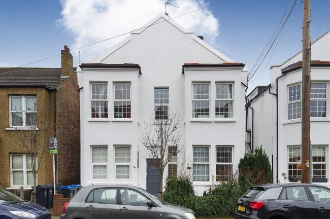 33A Robinson Road, Tooting, London SW17 9DL 4