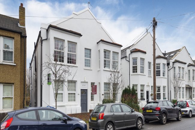 33A Robinson Road, Tooting, London SW17 9DL 4