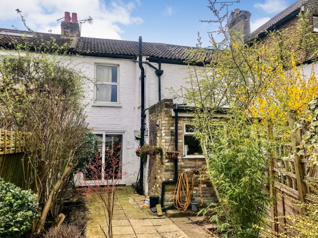 2 Watcombe Cottages, Kew, Surrey TW9 3BD
 6