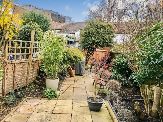 2 Watcombe Cottages, Kew, Surrey TW9 3BD
 6