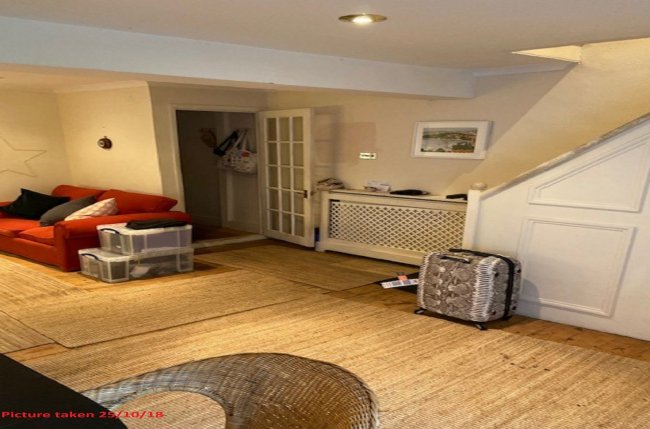 2 Watcombe Cottages, Kew, Surrey TW9 3BD
 6