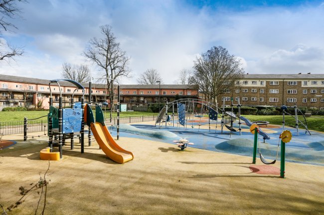 16 Jersey House, Clifton Road, Islington, London N1 2JF 
 10