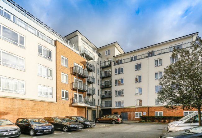 19 Bentfield House, 26 Heritage Avenue, Hendon, London NW9 5GE 6