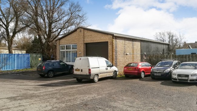 Unit 9 Willow Court, Bourton Industrial Park, Bourton-on-the Water, Cheltenham, Gloucestershire GL54 2HQ
 1