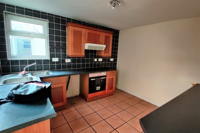 2 Springfield Gardens, Ilkeston, Derbyshire DE7 8HY 3