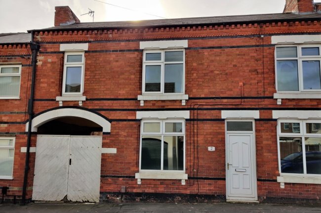 2 Springfield Gardens, Ilkeston, Derbyshire DE7 8HY 3