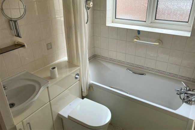 Flat 4, Ingram House, 14 Cavendish Road, Sutton, Surrey SM2 5ET
 6