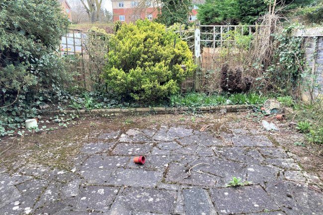 Flat 4, Ingram House, 14 Cavendish Road, Sutton, Surrey SM2 5ET
 6