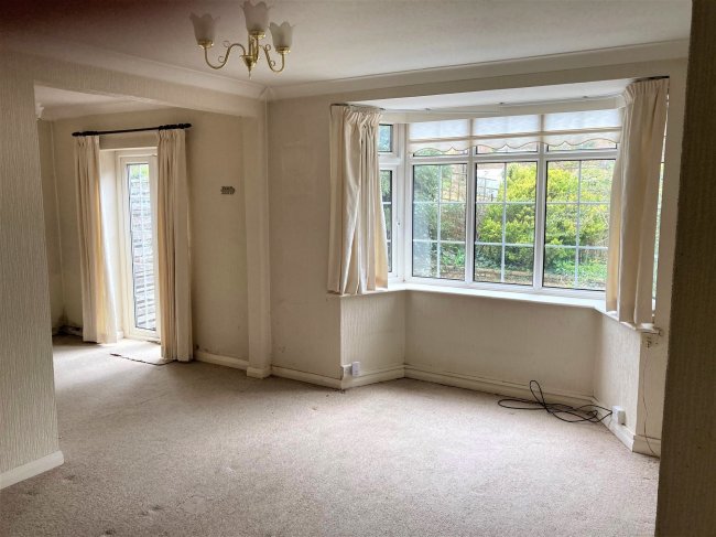 Flat 4, Ingram House, 14 Cavendish Road, Sutton, Surrey SM2 5ET
 6