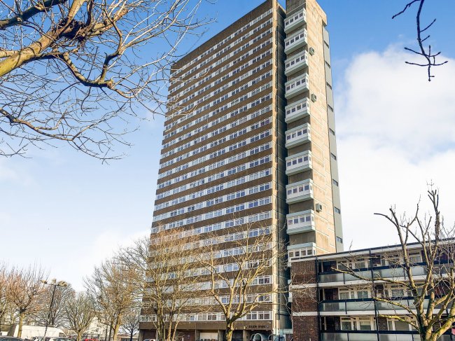 Flat 4 Kelson House, Stewart Street, London, E14 3JQ
 4