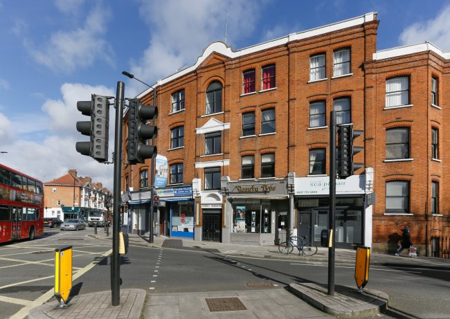 2 Dorset Mansions, Lillie Road, Fulham, London, SW6 7PF
 5