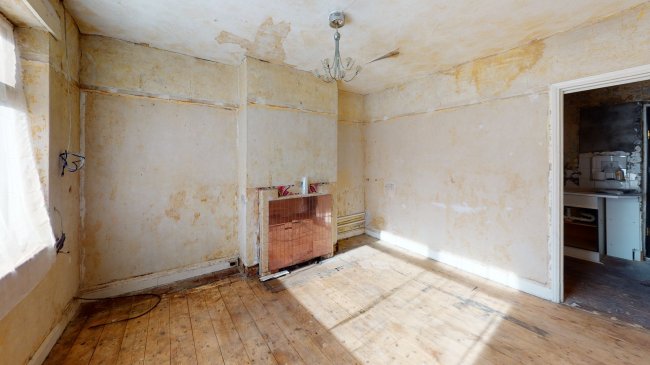 31 Slade Gardens, Slade Green, Erith, Kent DA8 2HT
 7