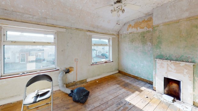 31 Slade Gardens, Slade Green, Erith, Kent DA8 2HT
 7