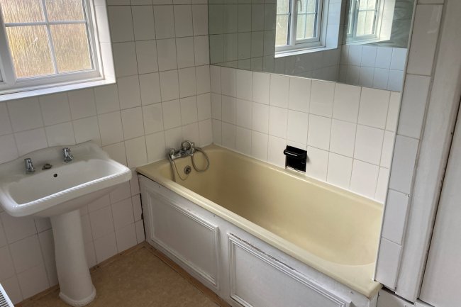 18 Valonia Gardens, Southfields, London SW18 1PY
 2