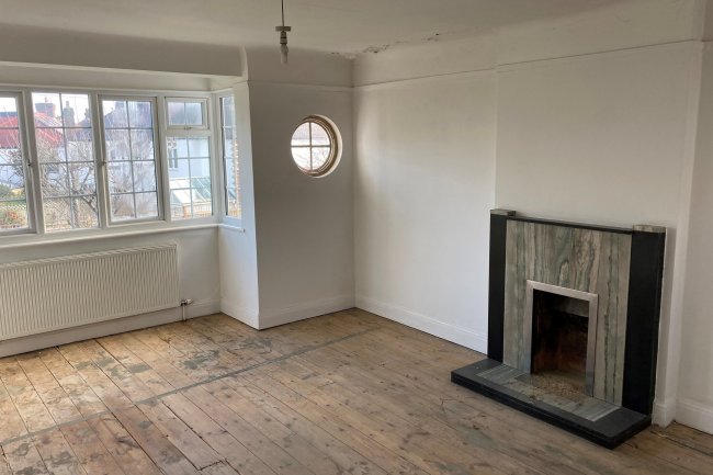 18 Valonia Gardens, Southfields, London SW18 1PY
 2