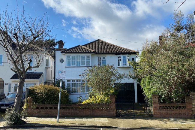 18 Valonia Gardens, Southfields, London SW18 1PY
 2