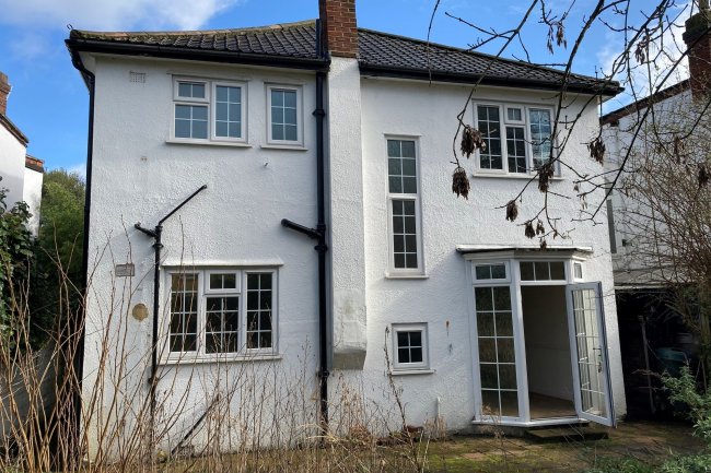 18 Valonia Gardens, Southfields, London SW18 1PY
 2