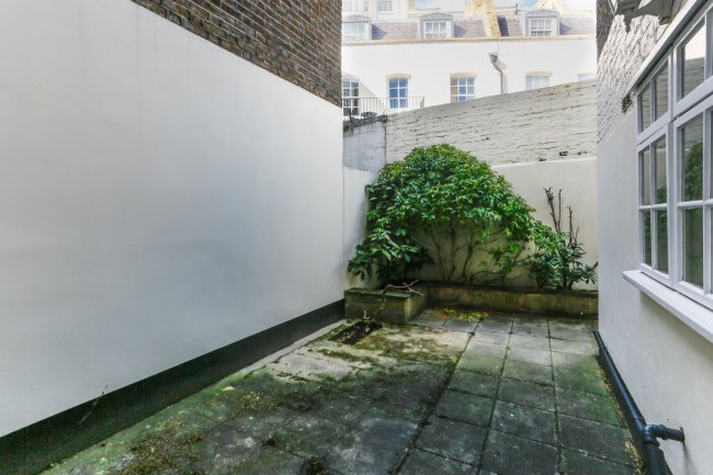 42 Eccleston Square Mews, London SW1V 1QN
 8