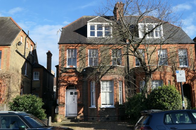 Flat 6, 46 Killieser Avenue, Streatham Hill, London SW2 4NT 
 3