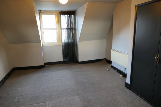Flat 6, 46 Killieser Avenue, Streatham Hill, London SW2 4NT 
 3
