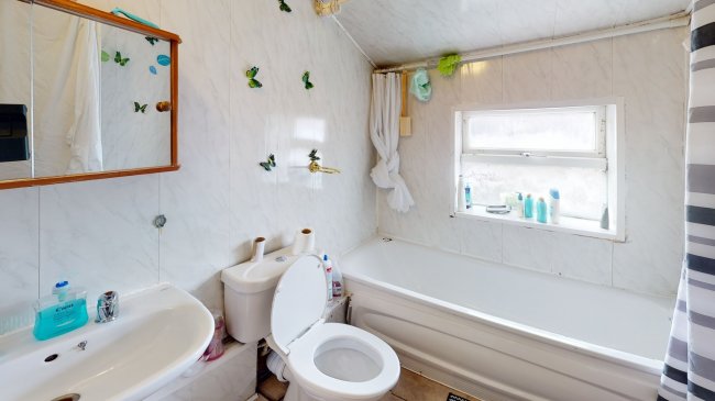 Flat 2, 46 Brixton Road, Oval, London, SW9 6BT
 10