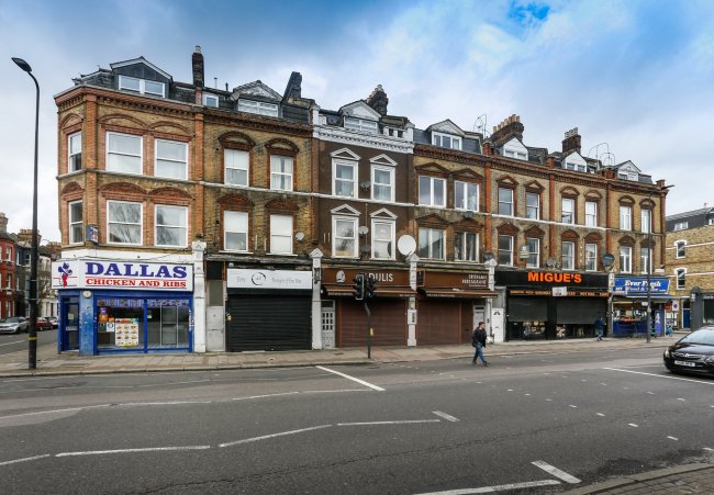Flat 2, 46 Brixton Road, Oval, London, SW9 6BT
 10