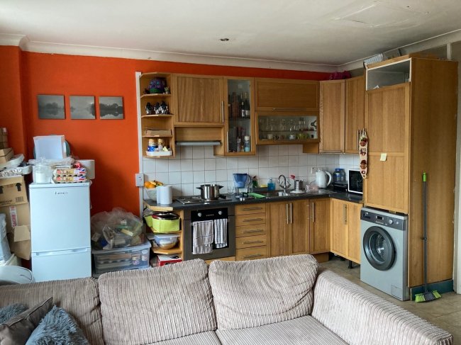 Flat 2, 46 Brixton Road, Oval, London, SW9 6BT
 10