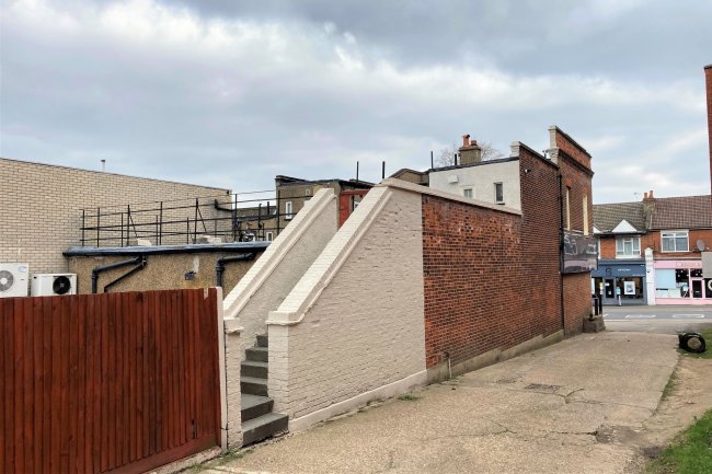 53 Central Road, Worcester Park, Surrey KT4 8EB 10