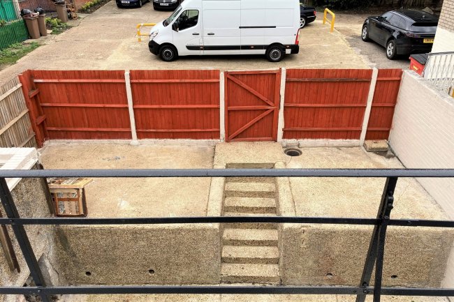 53 Central Road, Worcester Park, Surrey KT4 8EB 10