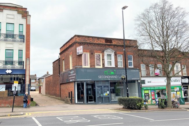 53 Central Road, Worcester Park, Surrey KT4 8EB 10