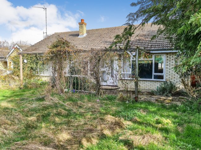 Collendina, Hythe Lane, Burwell, Cambridgeshire, CB25 0EH
 1