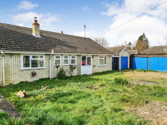 Collendina, Hythe Lane, Burwell, Cambridgeshire, CB25 0EH
 1