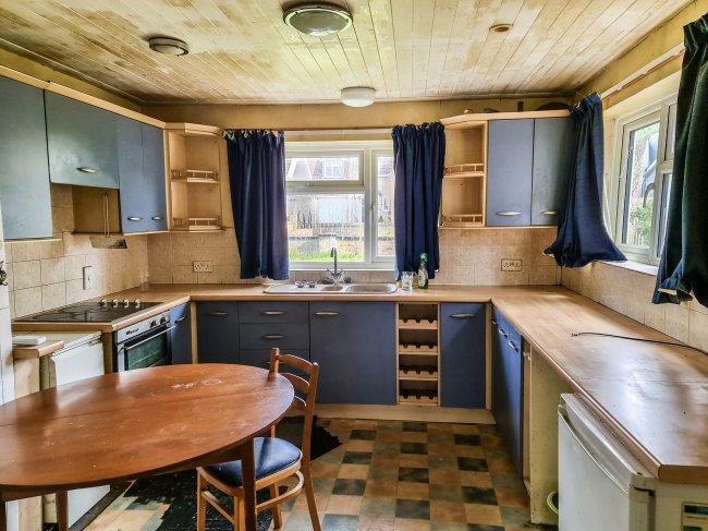 Collendina, Hythe Lane, Burwell, Cambridgeshire, CB25 0EH
 1