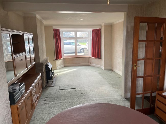 166 Huxley Road, Edmonton, London N18 1LE
 1