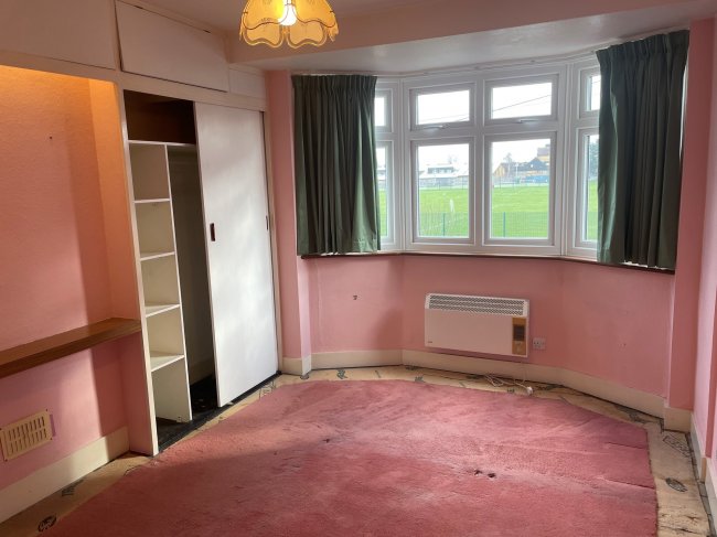 166 Huxley Road, Edmonton, London N18 1LE
 1