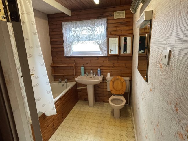 166 Huxley Road, Edmonton, London N18 1LE
 1