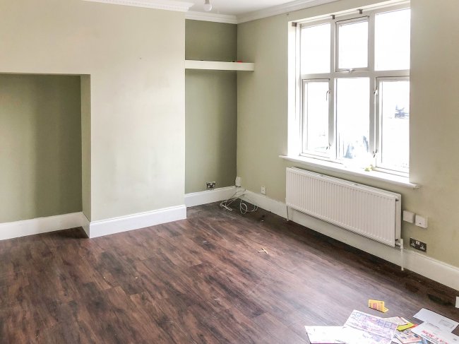 21 Bushway, Dagenham, Essex RM8 3XH
 4