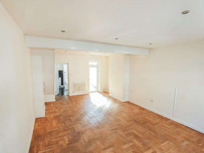 26 Southwell Grove Road, London, E11 4PP
 10