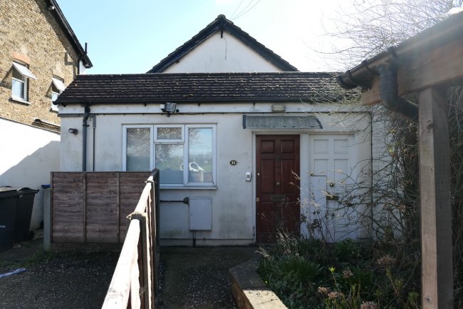 39 Streatham Road, Mitcham, Surrey, CR4 2AD 9