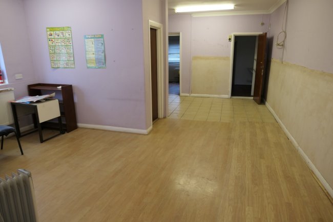 39 Streatham Road, Mitcham, Surrey, CR4 2AD 9