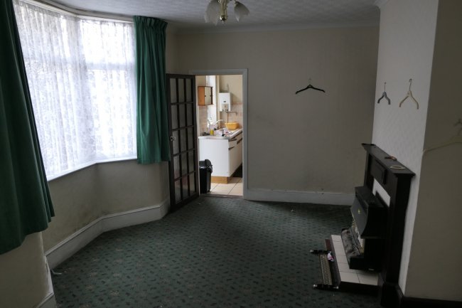 39 Ivydale Road, Nunhead, London SE15 3DR
 9