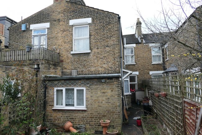 39 Ivydale Road, Nunhead, London SE15 3DR
 9