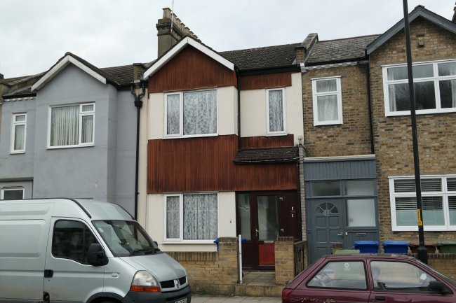 39 Ivydale Road, Nunhead, London SE15 3DR
 9