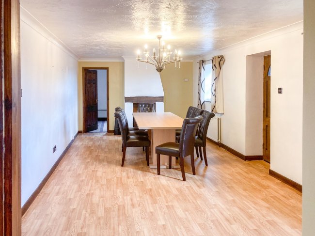 The Elms, Radclive Road, Gawcott, Buckingham MK18 4JB
 5