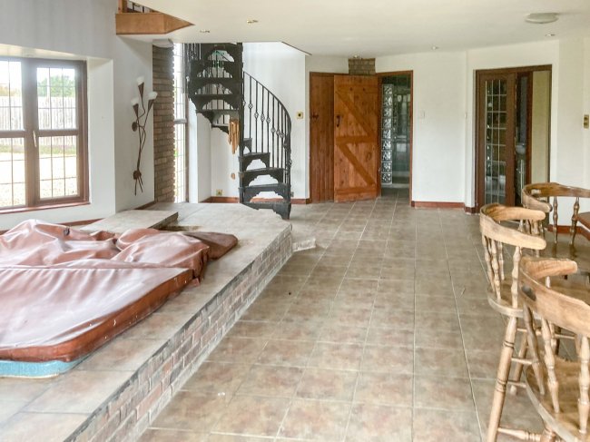 The Elms, Radclive Road, Gawcott, Buckingham MK18 4JB
 5