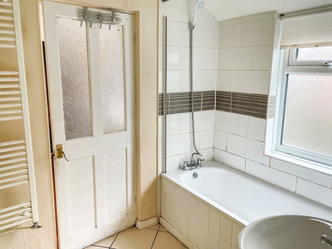 231 Wellingborough Road, Rushden NN10 9XT
 9