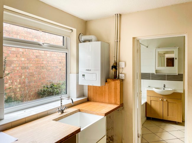 231 Wellingborough Road, Rushden NN10 9XT
 9