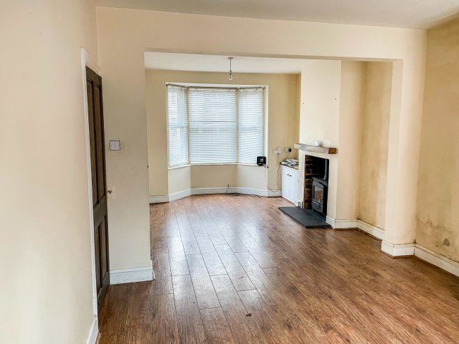 231 Wellingborough Road, Rushden NN10 9XT
 9