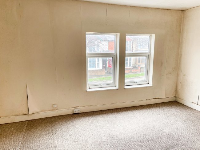 231 Wellingborough Road, Rushden NN10 9XT
 9