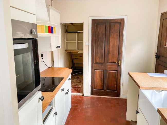 231 Wellingborough Road, Rushden NN10 9XT
 9